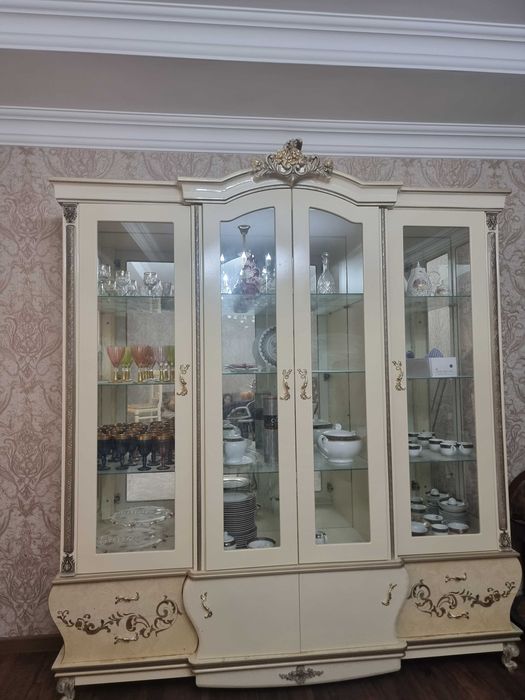 Продам сервант для гостиной