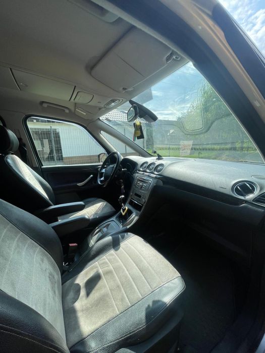 Ford Galaxy Ghia
