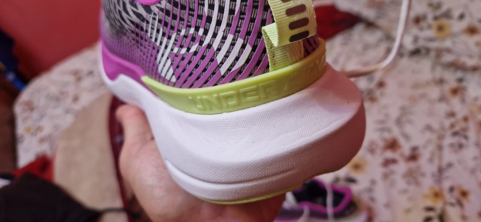 Vand adidasi Under Armour
