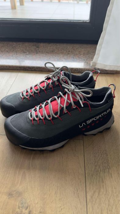 Bocanci munte La Sportiva 39.5