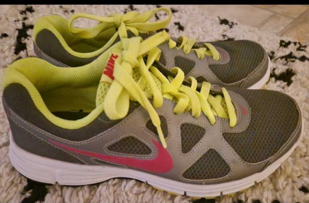 Pantofi sport Nike masura 39