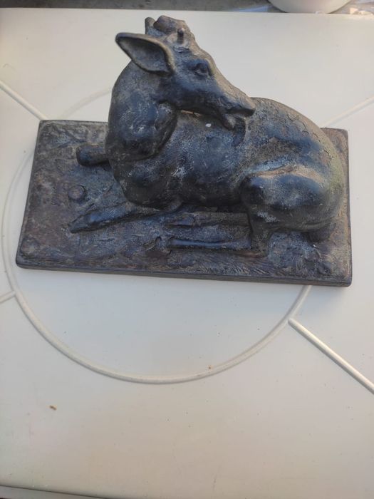 Продам статуэтку Касли чугунная состояние на фото