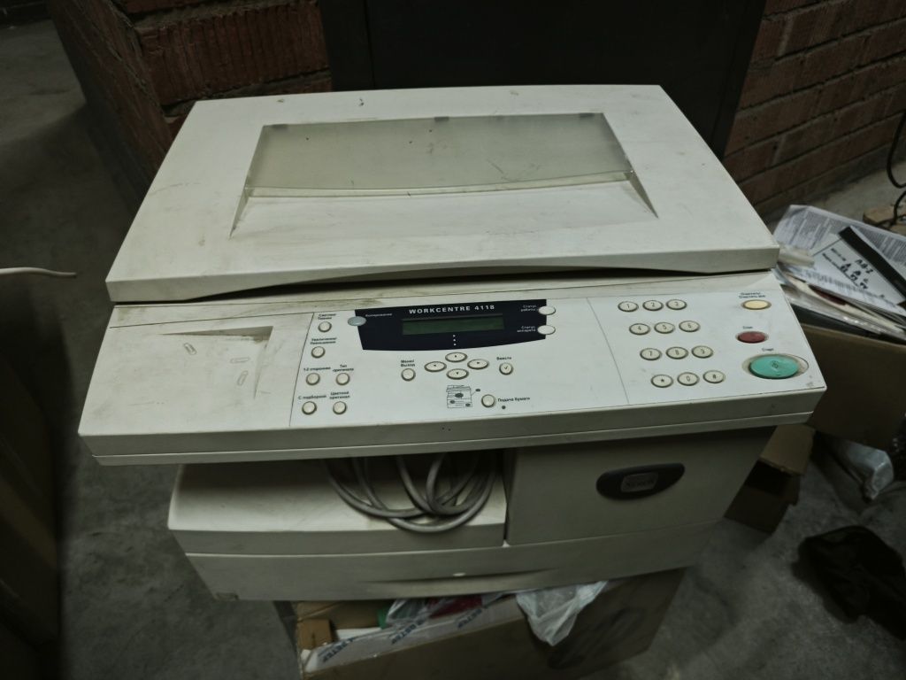 Принтер МФУ Xerox 4118P в хорошем состоянии без поломок