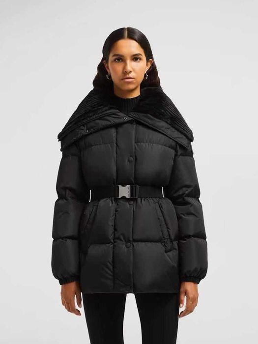 Продам зимний пуховик Moncler