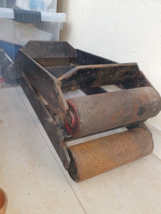 Suport biciclete Thule , Carucioare roti rupte, Crik hidraulic nou,sch