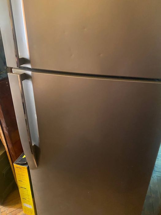 Продается холодильник Samsung в отличном состоянии всё заводское отлич