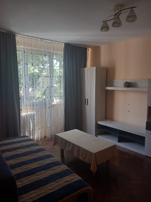 Închiriez apartament