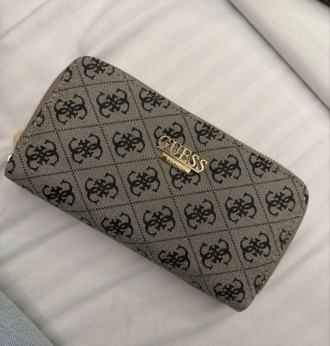 Vând portofel guess