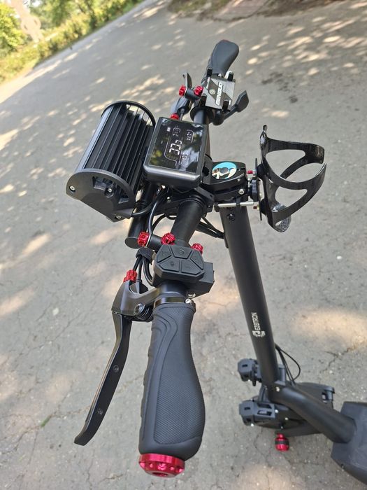 Vând trotineta ezotron