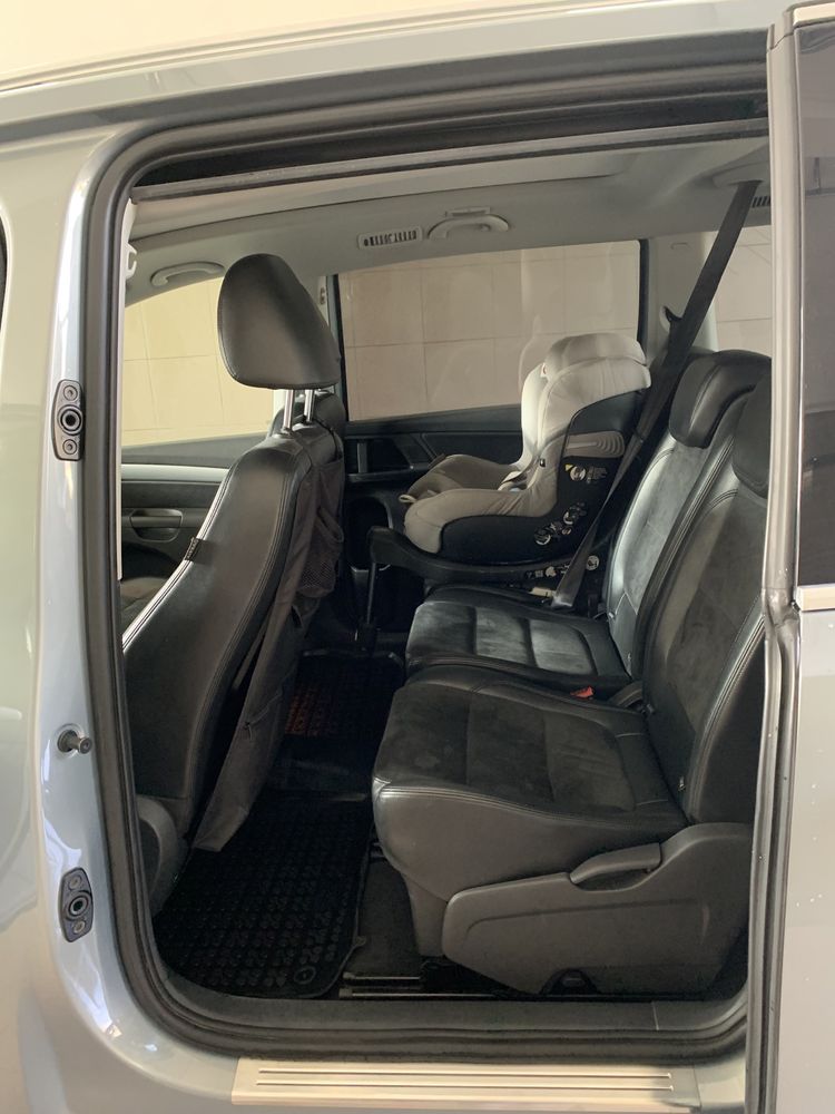 Vând Volkswagen Sharan