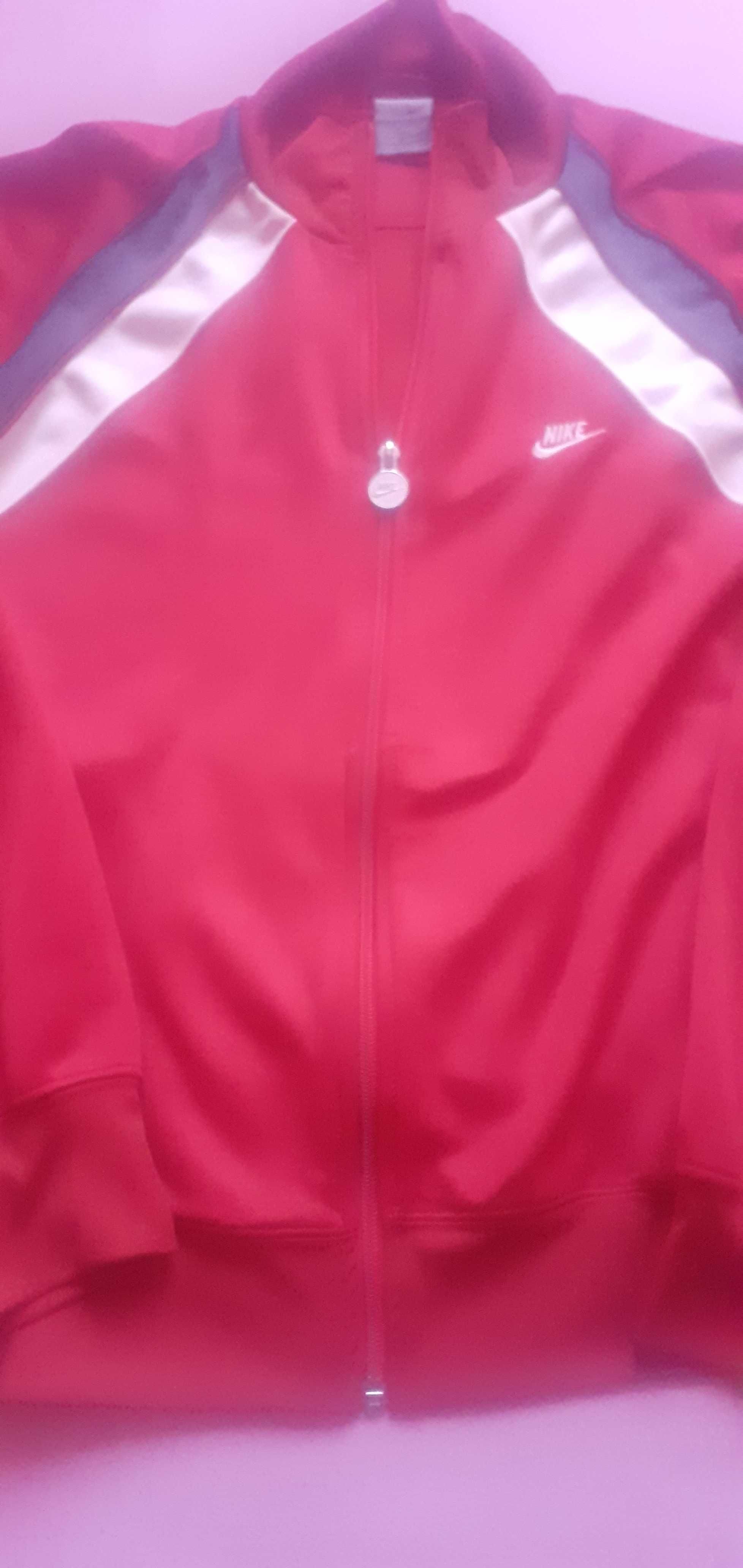 Bluza   Nike M  . arata  foarte   bine  ca  Nouă.