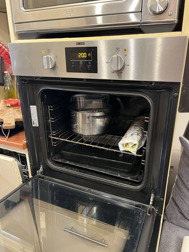 Фурна за вграждане Zanussi ZOB442XU – втора употреба