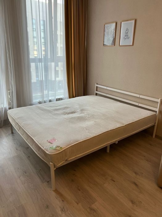 Кровать с матрасом 160х200см