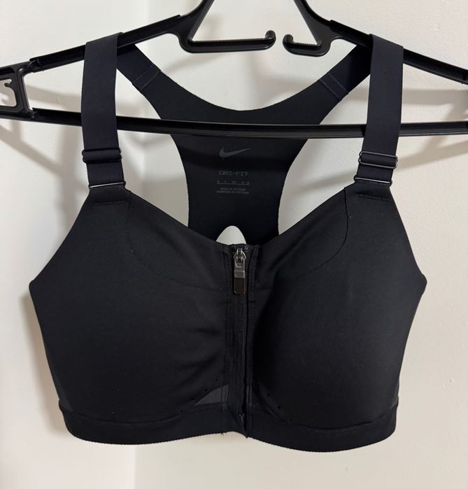 Спортен топ Nike