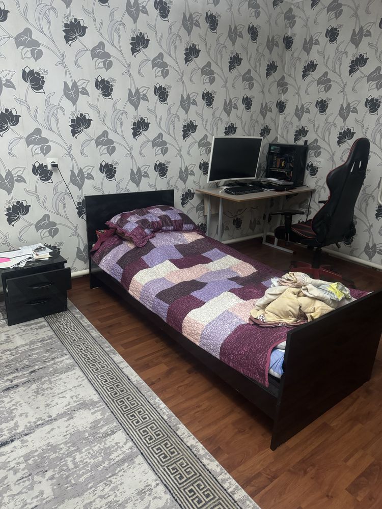 Продается кровать и шкаф и компьютерный столик