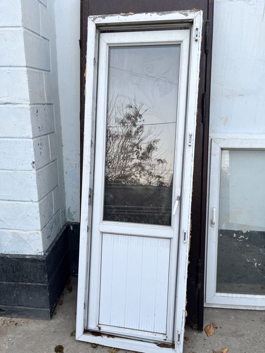 Продам дверь и два ока