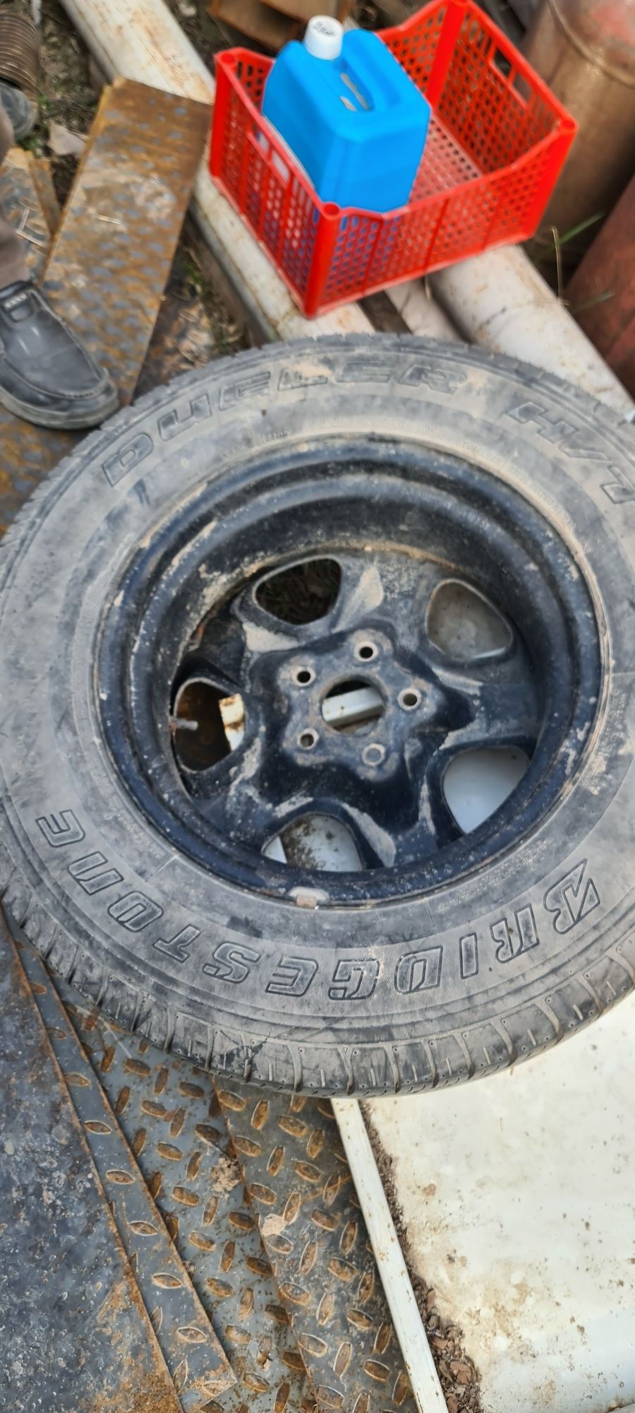 Bridgestone P225/70 R16 101S