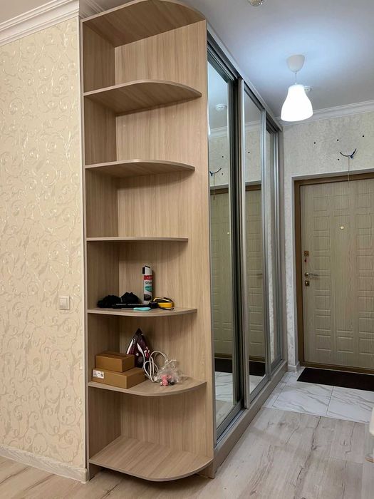 Продается шкаф в прихожую