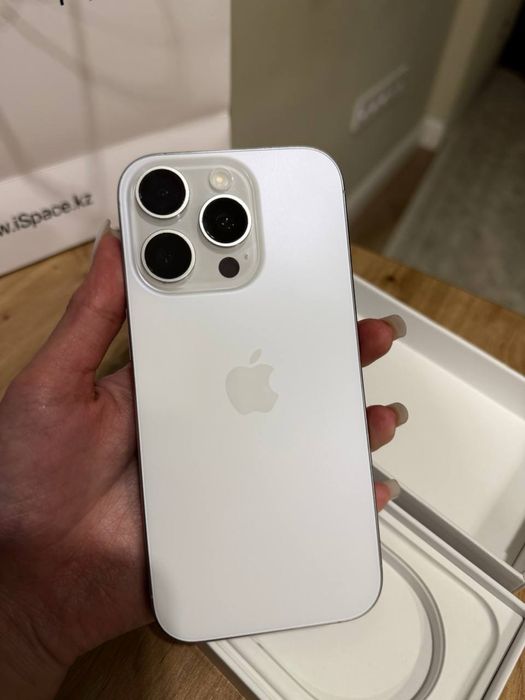 iPhone 16 Pro 256 GB (White Titanium)