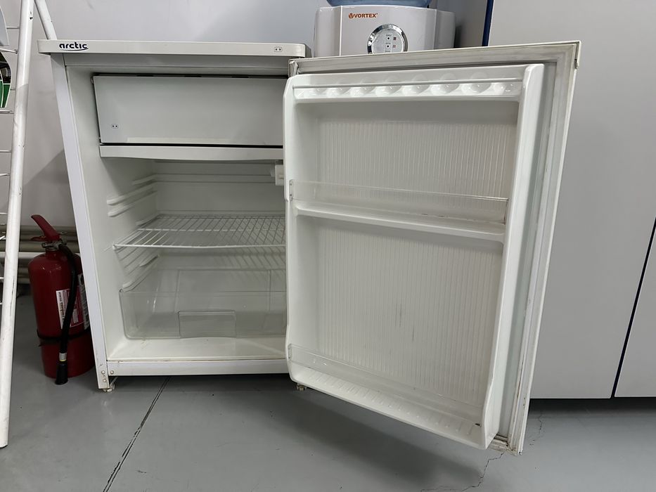 Frigider mic arctic FB14 140 litri