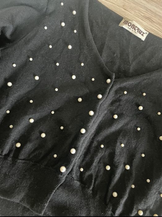 Cardigan negru din 100% lână merinos pură, cu detalii de perle