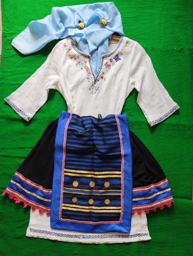 Стилизирани народни носии-6 бр,за 154-164 см височина
