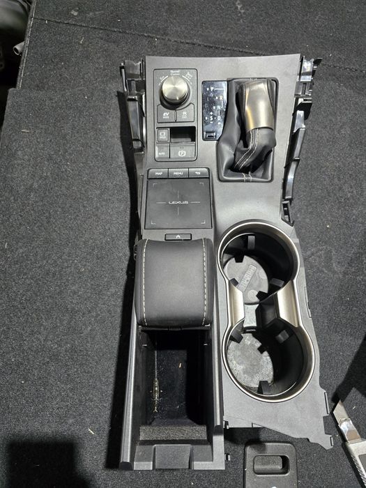 Consola completa lexus nx300h 2015-2022 impecabila