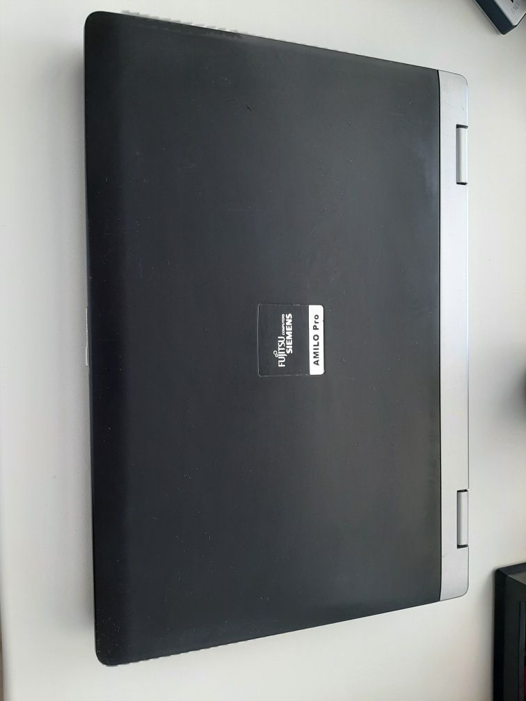 Хороший ноутбук Fujitsu Siemens работает (можно на запчасти