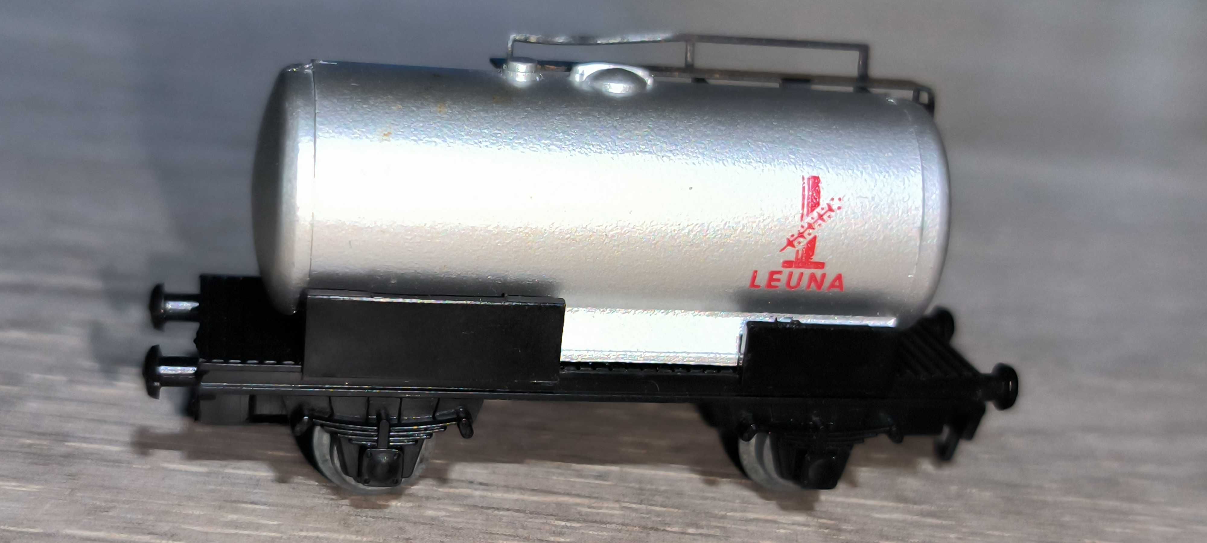 locomotive vagoane scara n 9 mm - pt. trenulet electric