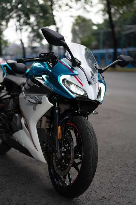 Мотоцикл Cfmoto 250SR LIte