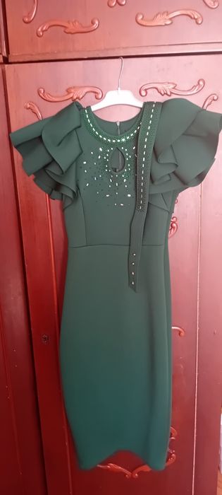 Rochie eleganta , mărimea 36 , mulata pe cort