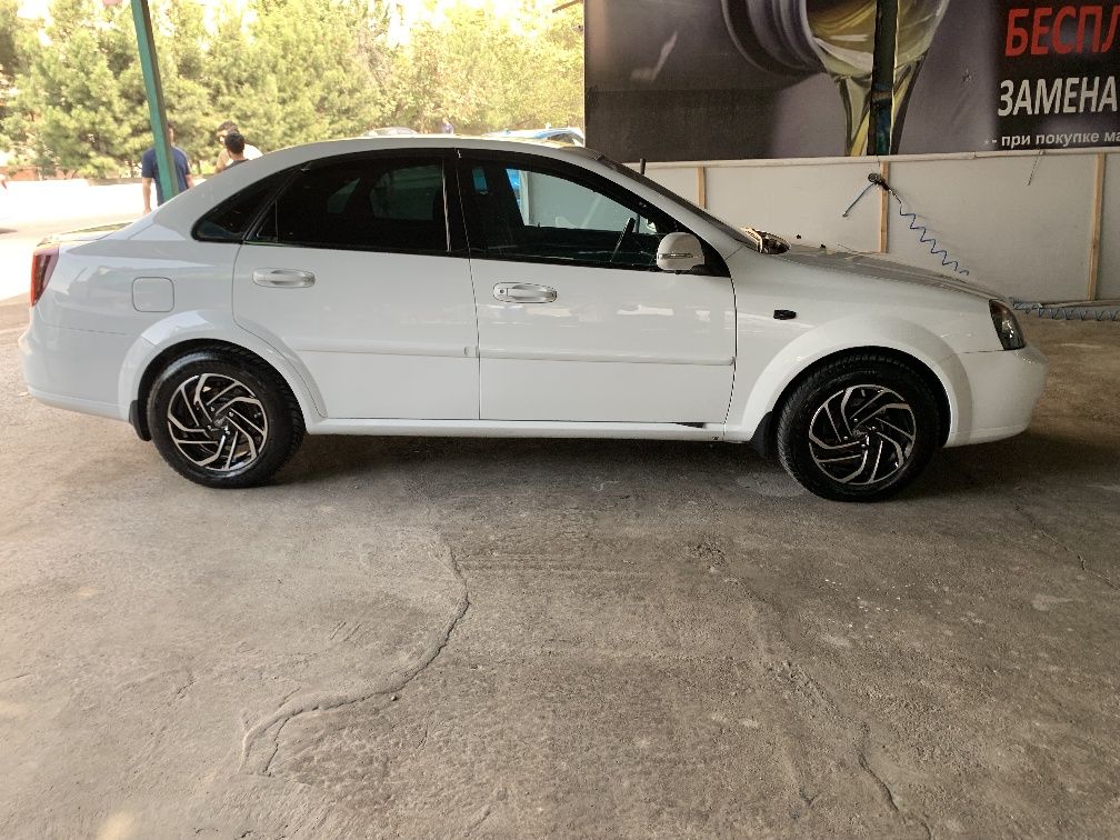 Фуловый автомобиль для любителей тюнинга