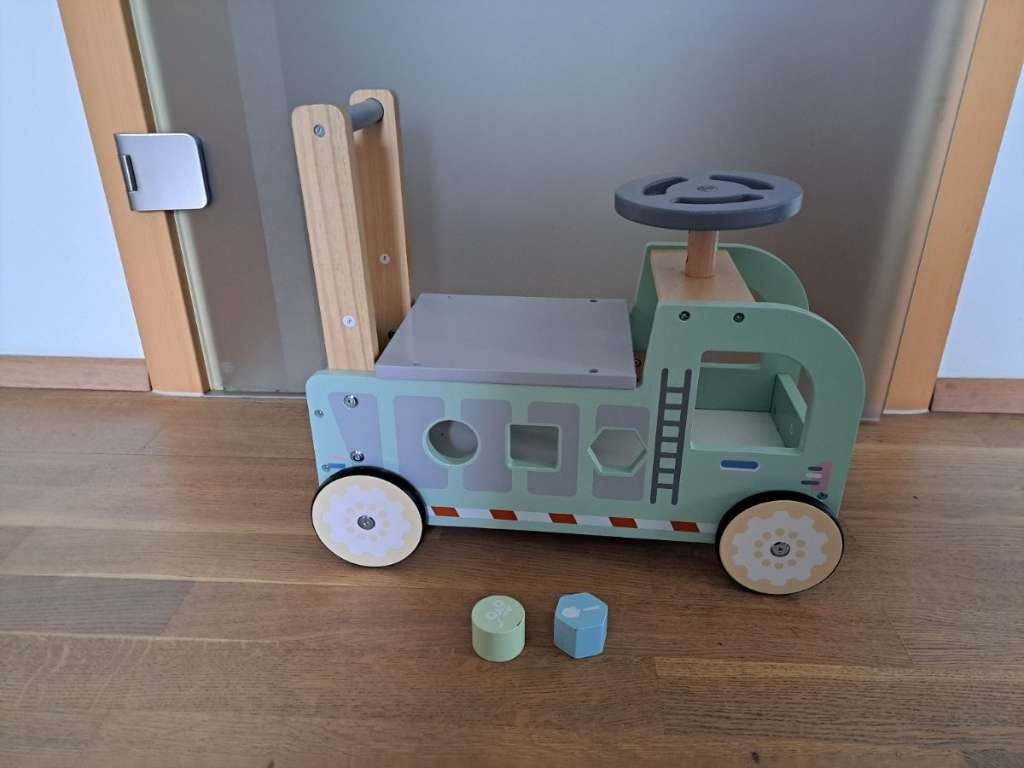 Детско камионче за яздене