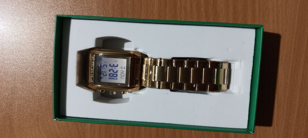 Xajdan olib kelingan Soat sotiladi