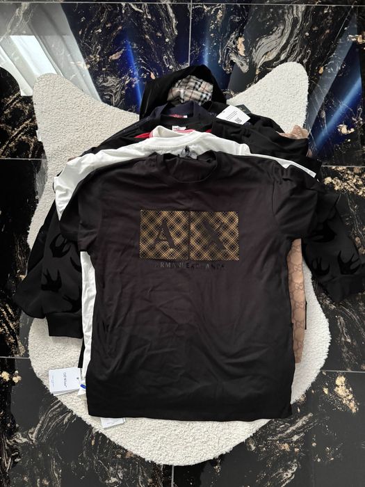 Tricou negru cu logo maro 2 bucati marimeap S si M purtate