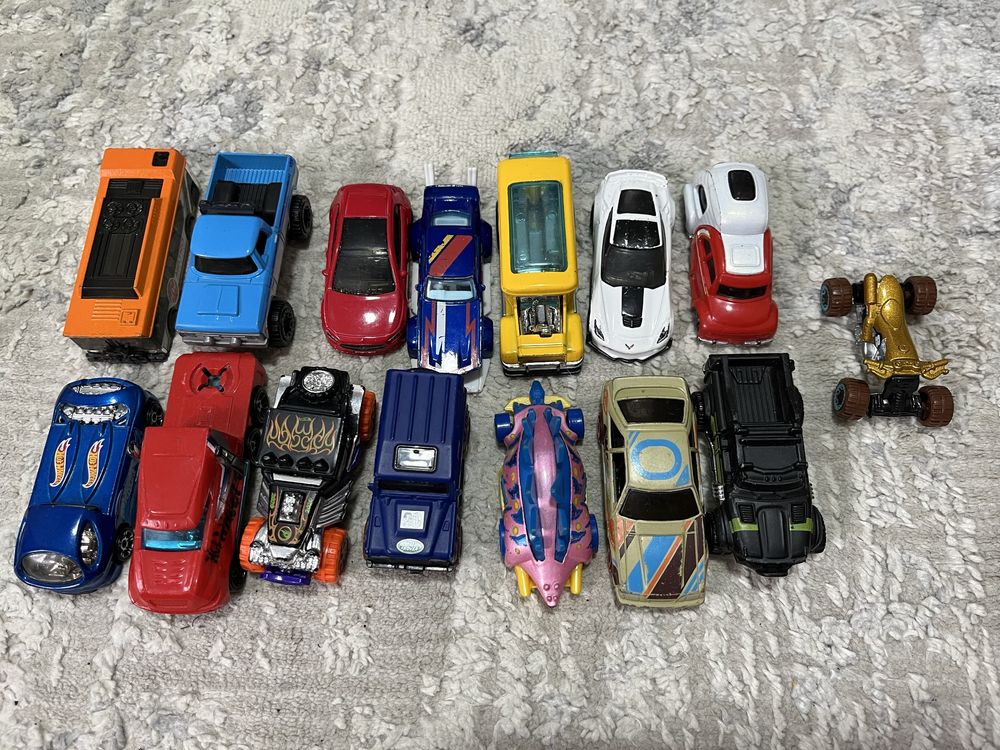 Машинки Hotwheels