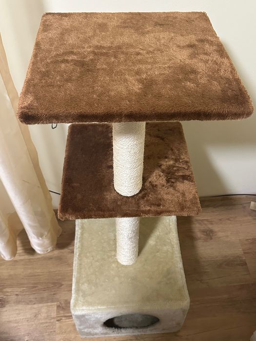 Ansamblu de joaca pentru pisici.