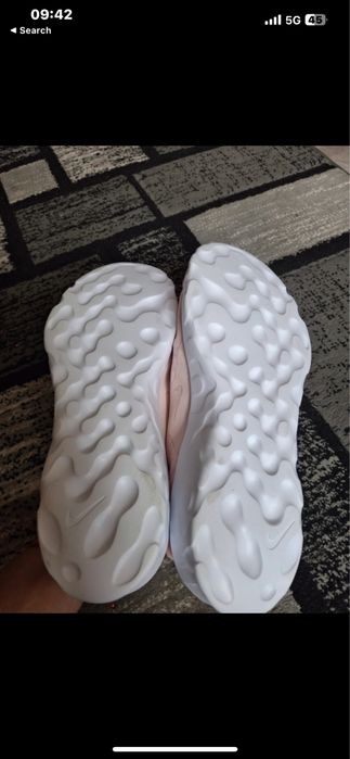 Adidasi Nike Roz