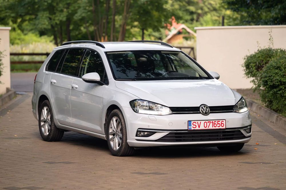 Volkswagen Golf Virtual cockpit Alcantara Parbriz incalzit Scaune incalzite RAR