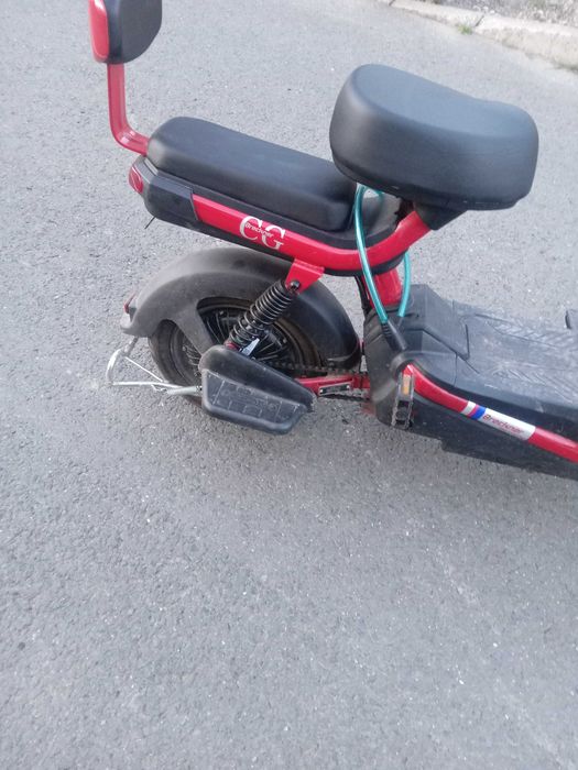 Moped electric rosu