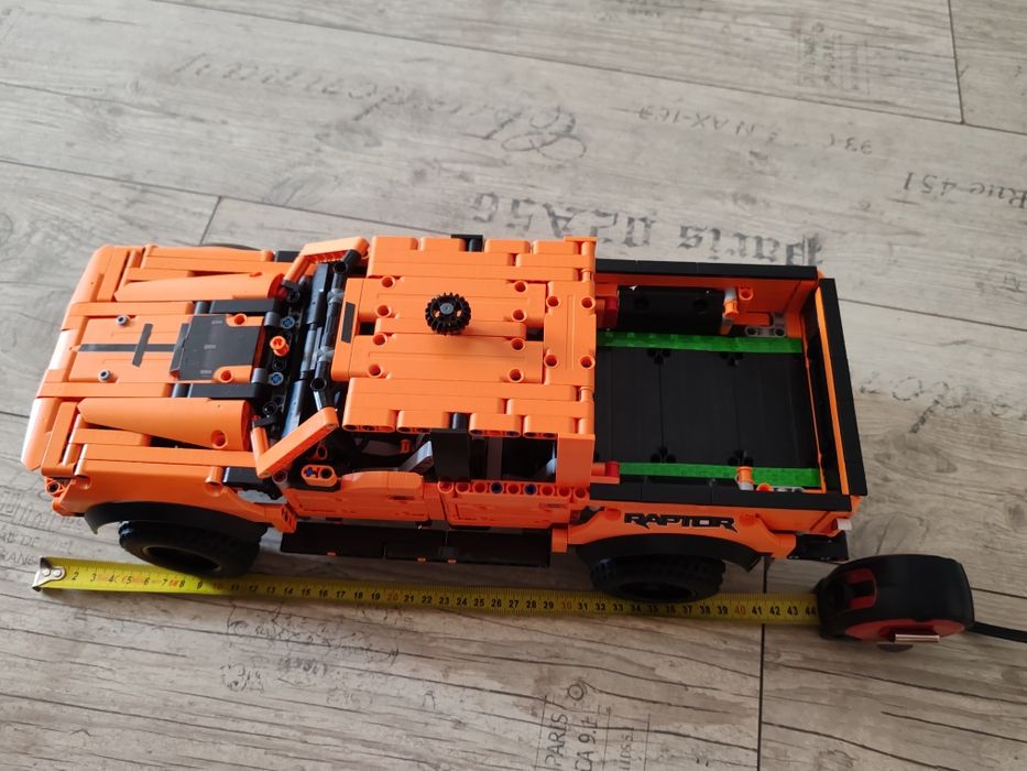 Ford din lego tehnic, vine asamblat.