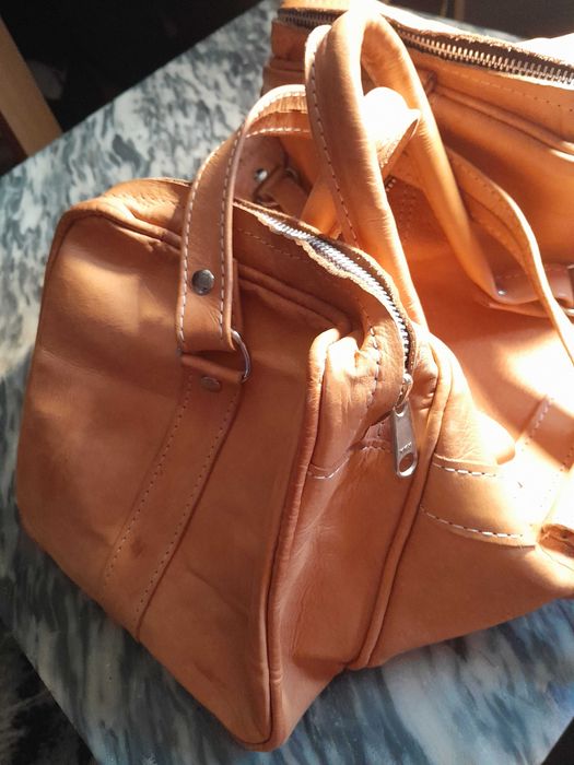 Продавам дамски кожен сак