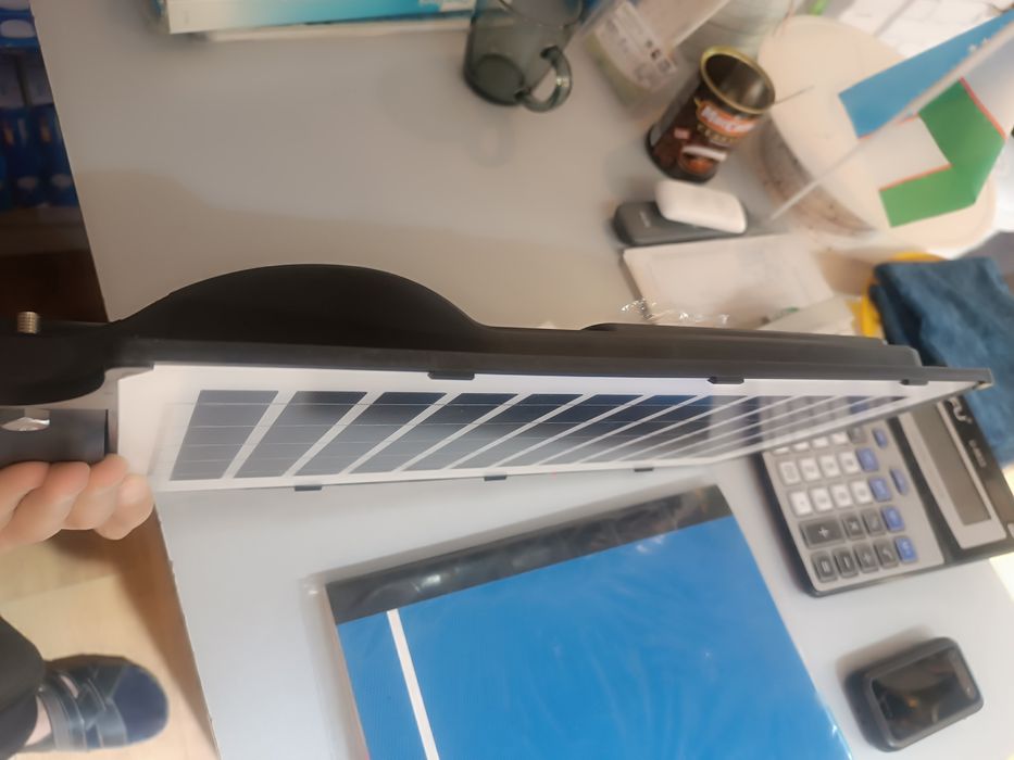 Солнечние прожектор Projektor quyosh panelli