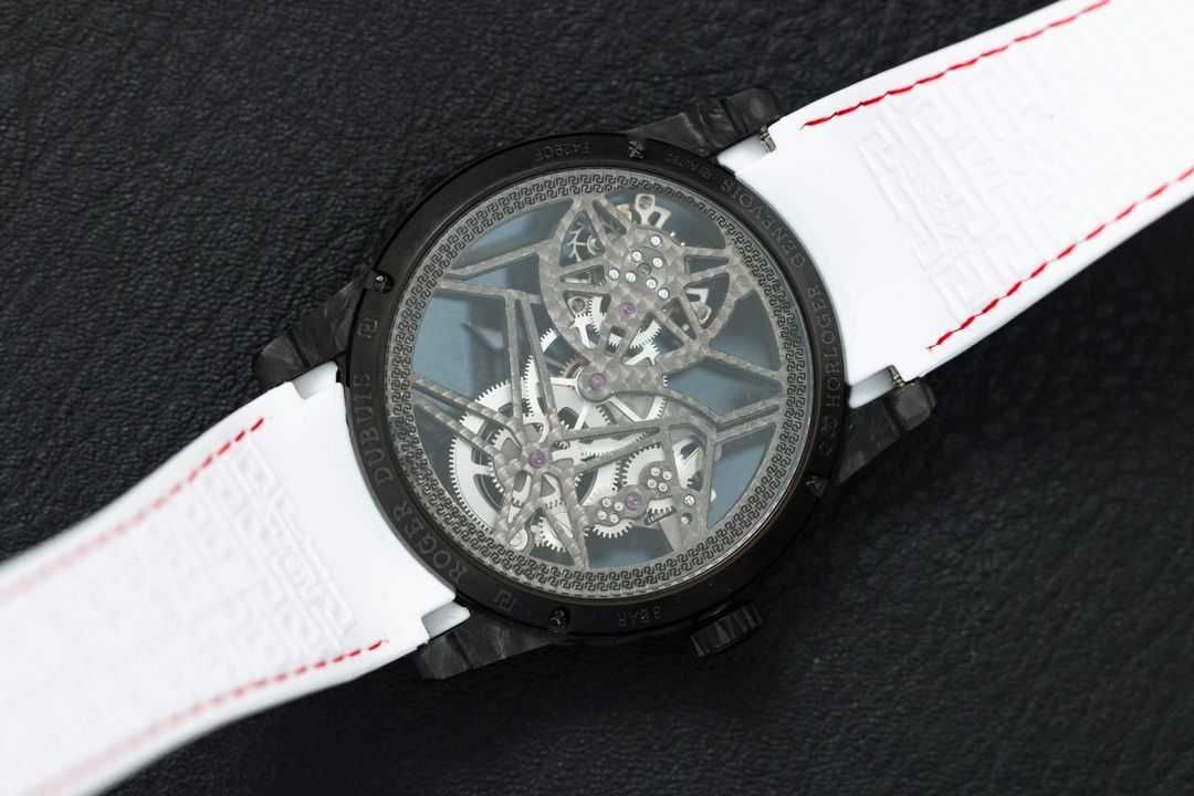 Roger Dubuis Flying tourbillon Carbon case