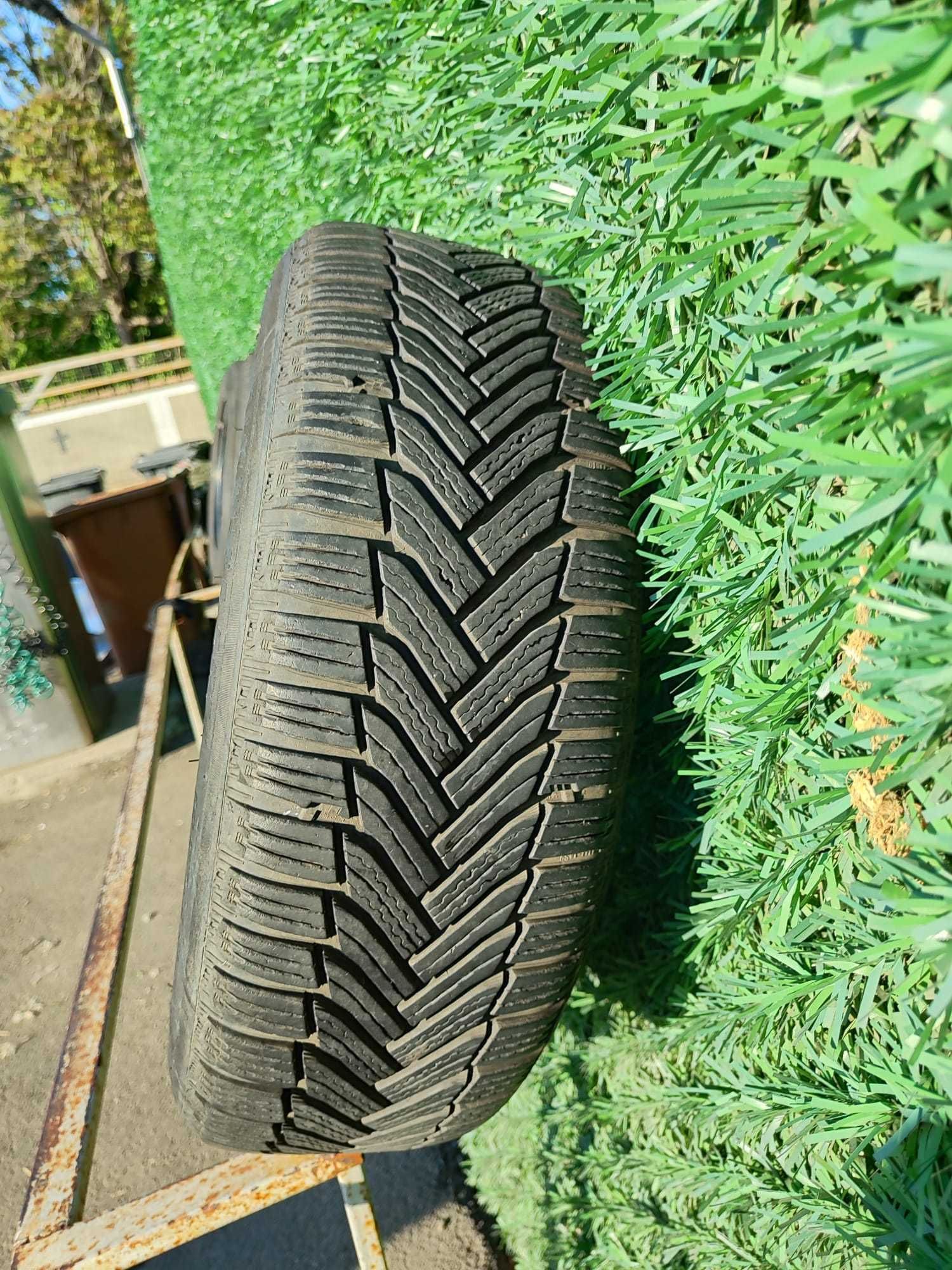 Vand set 4 roti Opel Astra H - anvelope iarna cu jante tabla.