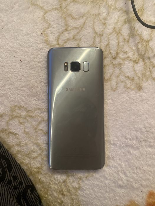 Vand telefon samsung s8 sunt din rm sarat fac si schimb cu alt telefon