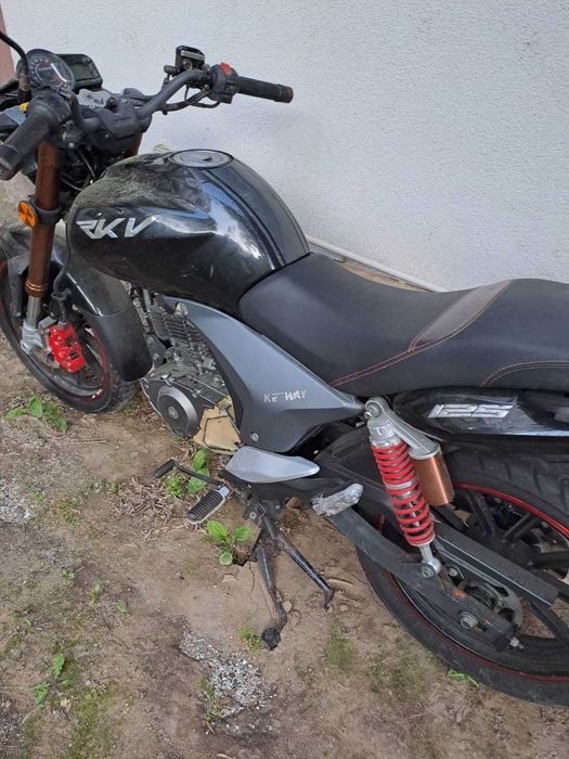 Vand motocicleta KEEWAY 125cc pret 1100 euro