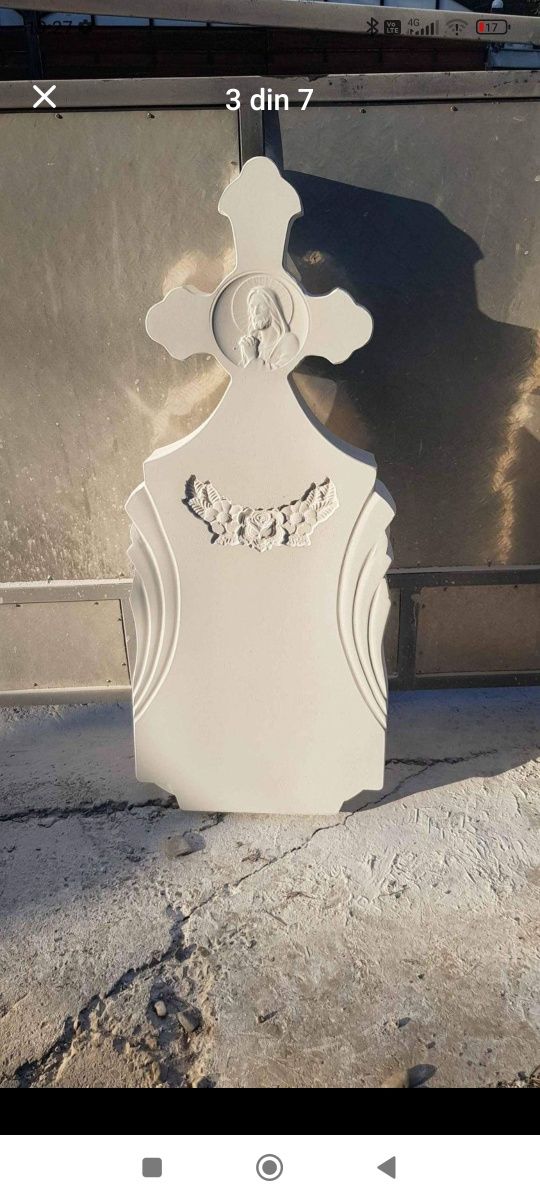 Monumente din praf de marmura