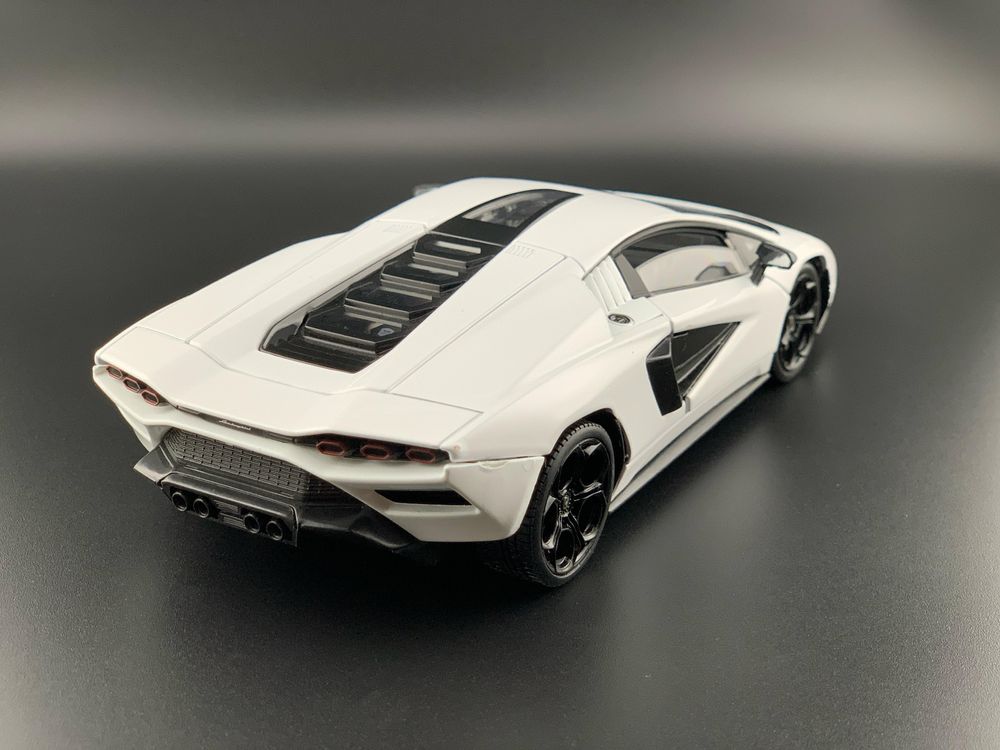 Macheta auto Lamborghini Countach LPI 800-4, Welly, 1/24