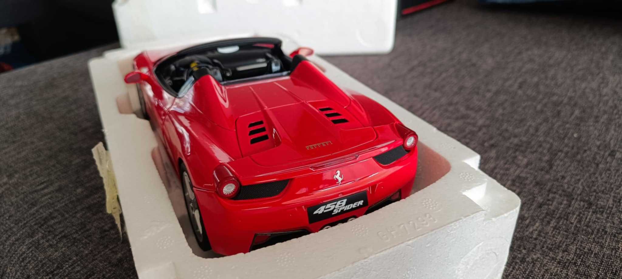 Macheta Ferrari 458 Spider HW Elite 1/18